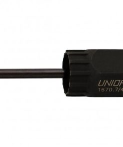 Freewheel remover with guide pin